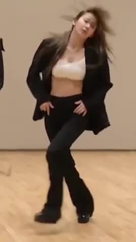 Video 1142475 from Sakura Miyawaki 宮脇 咲良 | LESSERAFIM