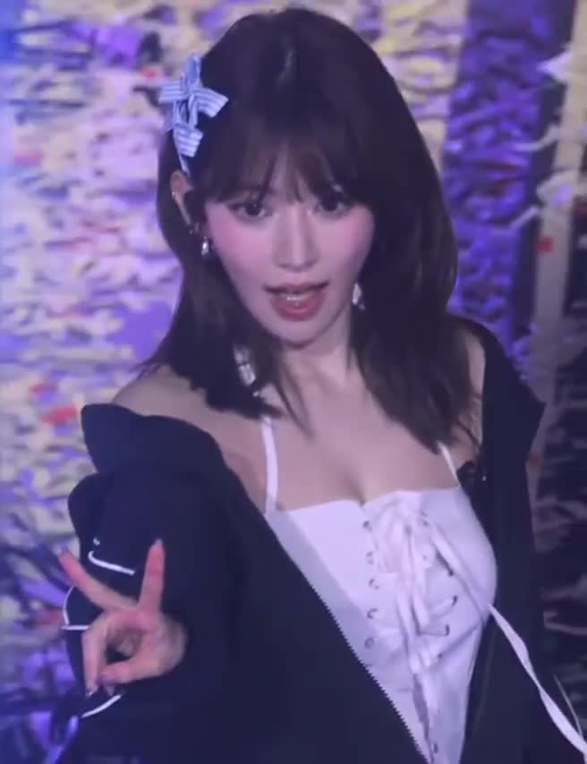 Video 1142476 from Sakura Miyawaki 宮脇 咲良 | LESSERAFIM