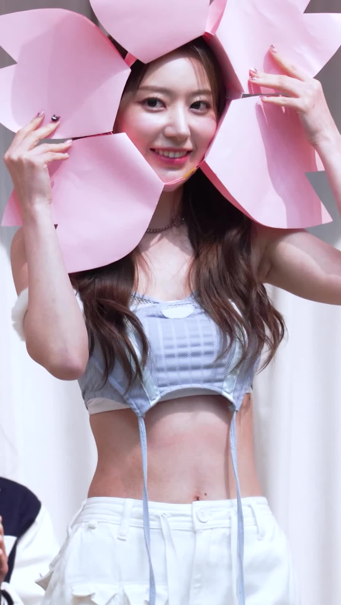 Video 1142474 from Sakura Miyawaki 宮脇 咲良 | LESSERAFIM