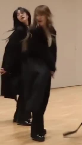 Video 1142481 from Sakura Miyawaki 宮脇 咲良 | LESSERAFIM