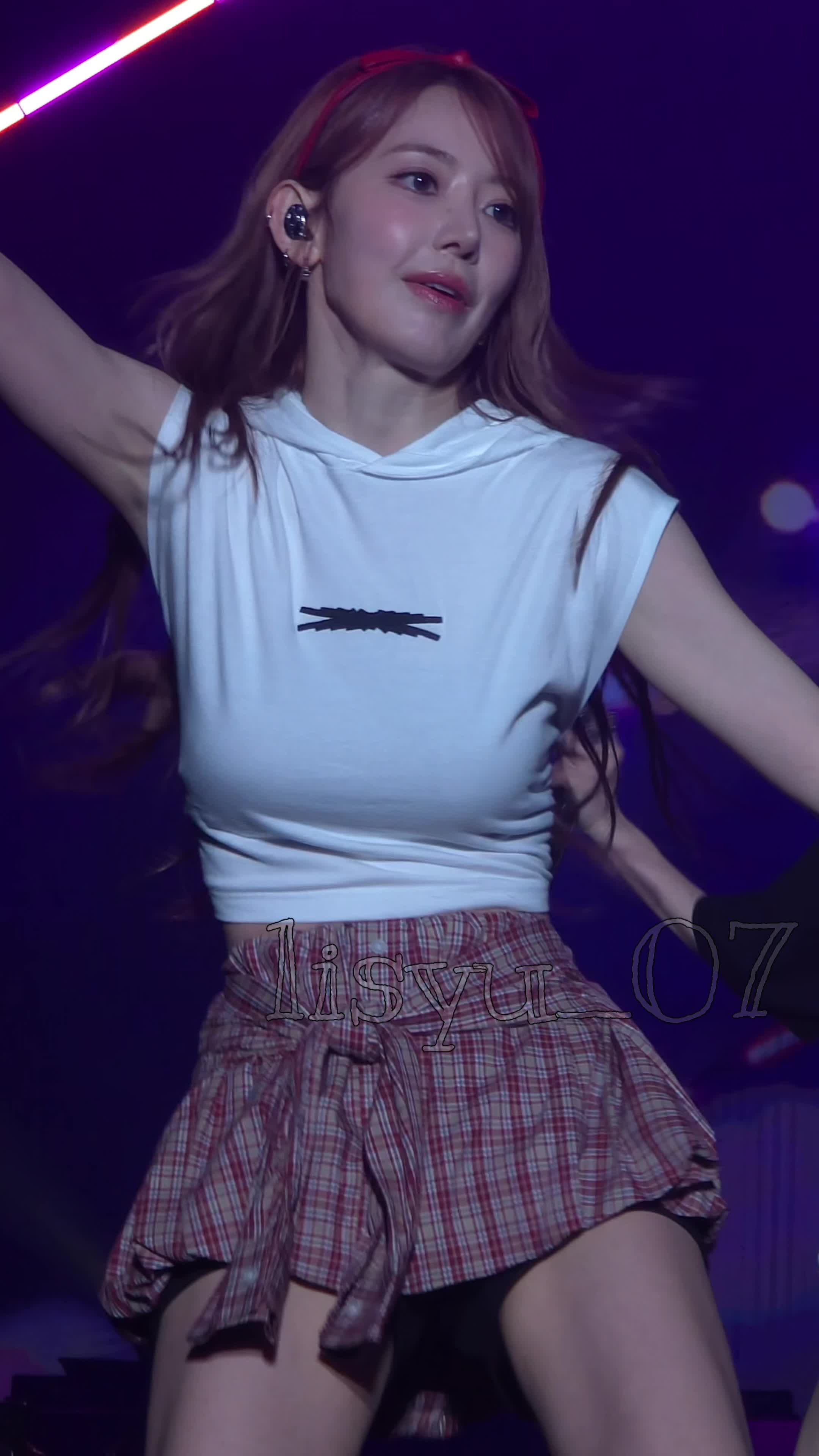 Video 1142485 from Sakura Miyawaki 宮脇 咲良 | LESSERAFIM