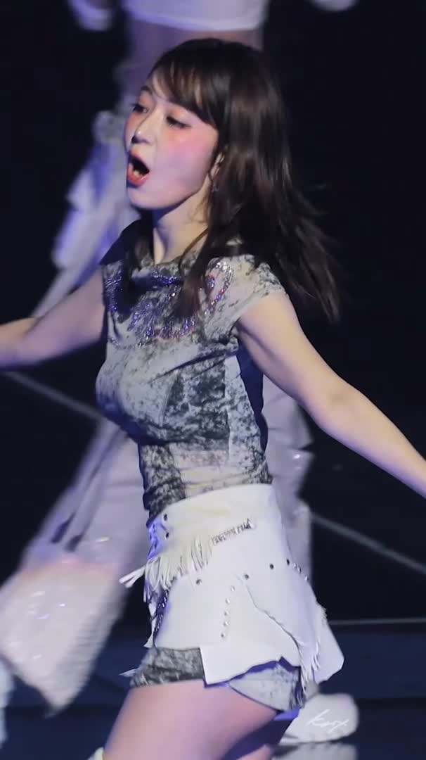 Video 1142487 from Sakura Miyawaki 宮脇 咲良 | LESSERAFIM