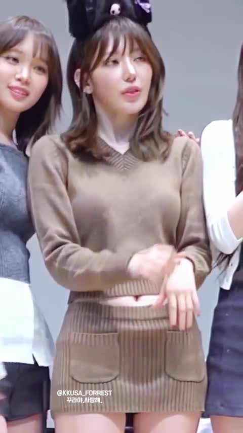 Video 1142490 from Sakura Miyawaki 宮脇 咲良 | LESSERAFIM