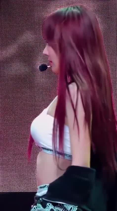 Video 1142494 from Sakura Miyawaki 宮脇 咲良 | LESSERAFIM