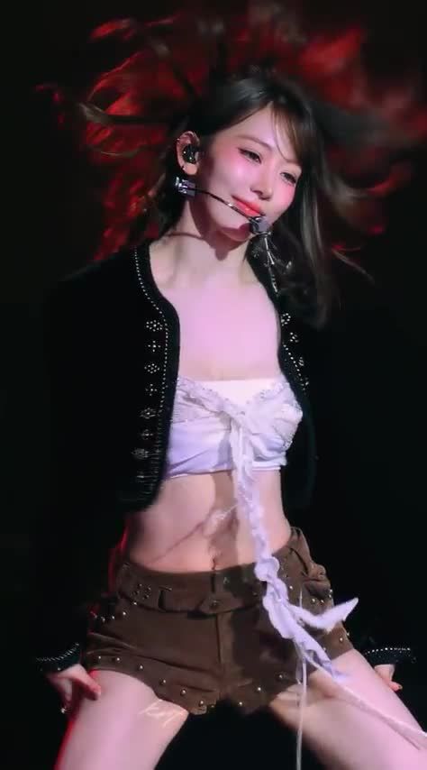 Video 1142497 from Sakura Miyawaki 宮脇 咲良 | LESSERAFIM