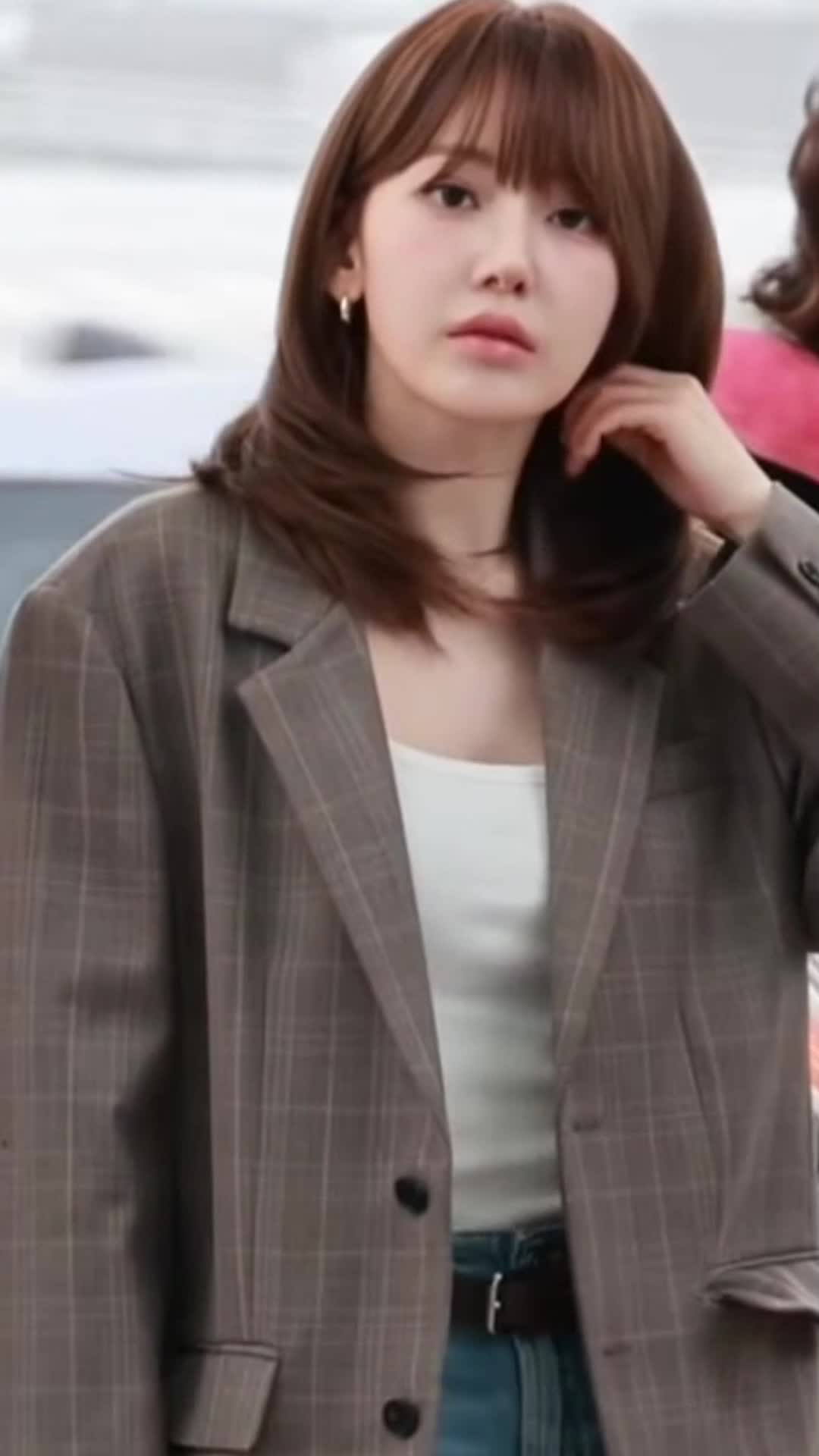 Video 1142496 from Sakura Miyawaki 宮脇 咲良 | LESSERAFIM