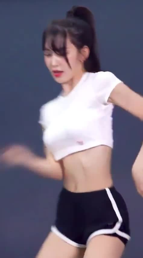 Video 1142500 from Sakura Miyawaki 宮脇 咲良 | LESSERAFIM