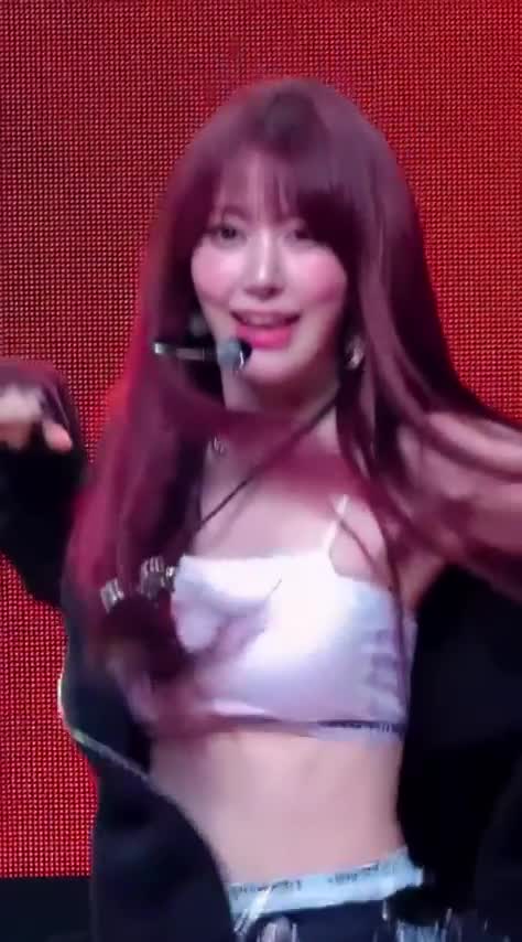 Video 1142506 from Sakura Miyawaki 宮脇 咲良 | LESSERAFIM
