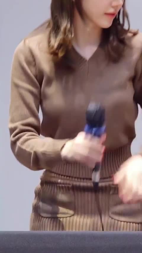 Video 1142521 from Sakura Miyawaki 宮脇 咲良 | LESSERAFIM