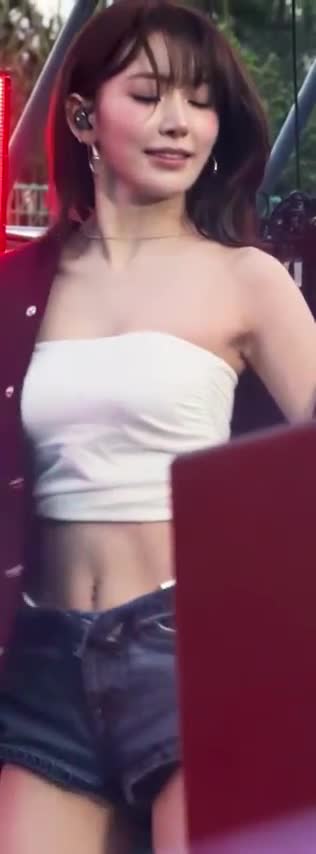 Video 1142525 from Sakura Miyawaki 宮脇 咲良 | LESSERAFIM