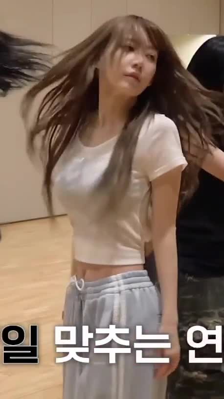 Video 1142529 from Sakura Miyawaki 宮脇 咲良 | LESSERAFIM