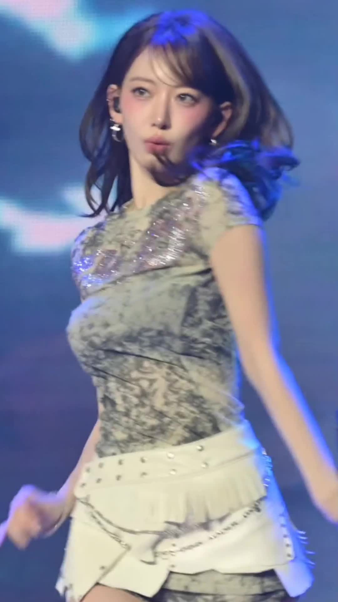 Video 1142527 from Sakura Miyawaki 宮脇 咲良 | LESSERAFIM