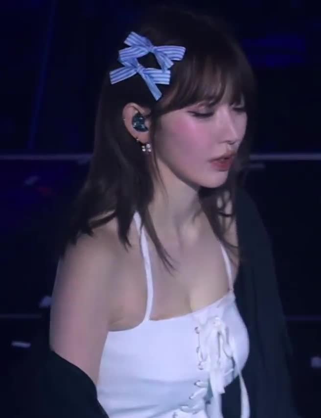 Video 1142538 from Sakura Miyawaki 宮脇 咲良 | LESSERAFIM