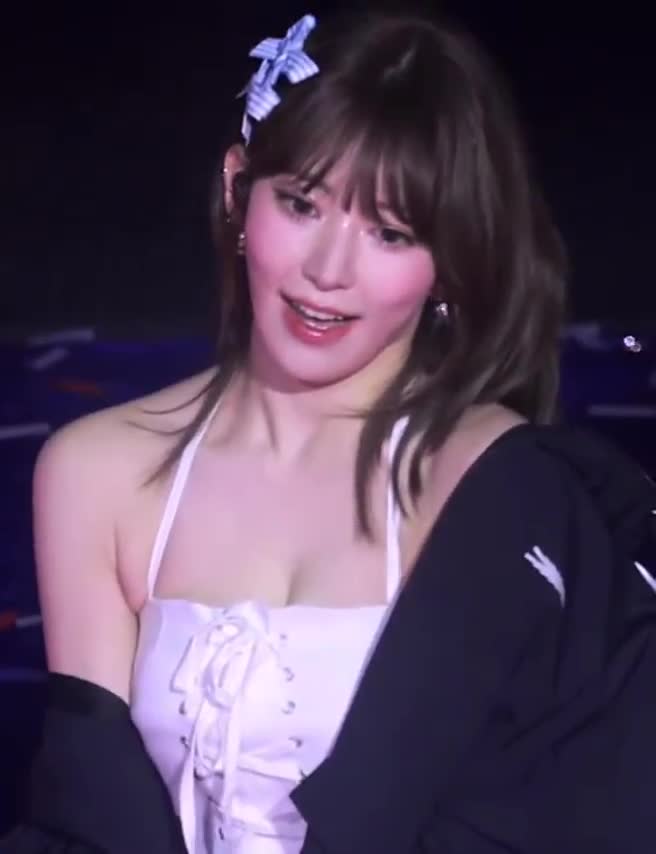 Video 1142541 from Sakura Miyawaki 宮脇 咲良 | LESSERAFIM