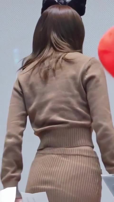 Video 1142542 from Sakura Miyawaki 宮脇 咲良 | LESSERAFIM