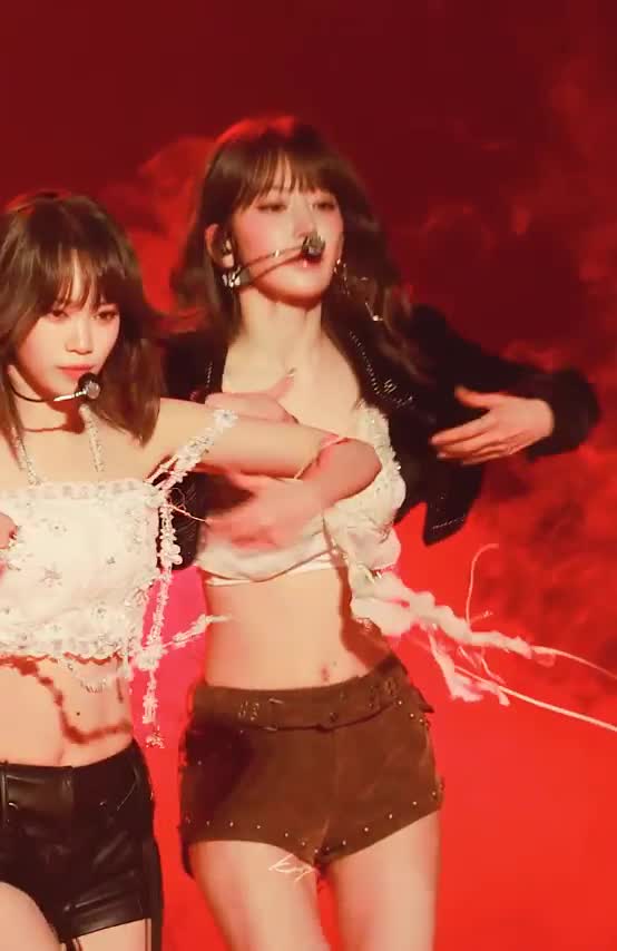 Video 1142548 from Sakura Miyawaki 宮脇 咲良 | LESSERAFIM