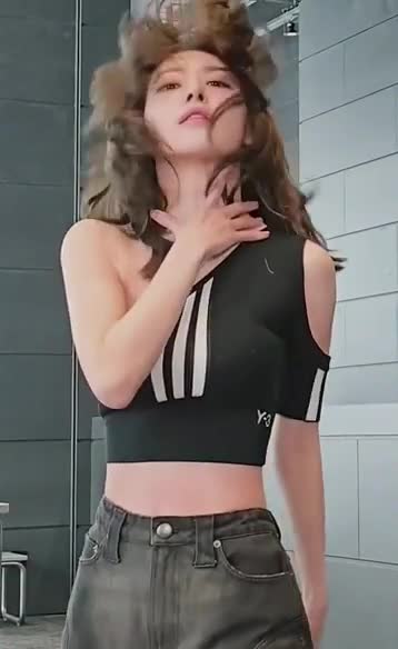 Video 1142556 from Sakura Miyawaki 宮脇 咲良 | LESSERAFIM