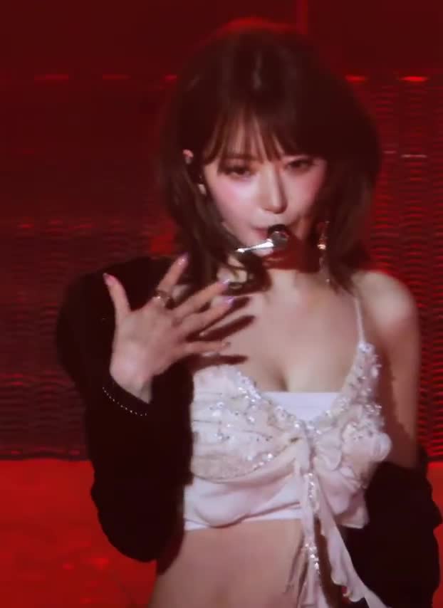 Video 1142559 from Sakura Miyawaki 宮脇 咲良 | LESSERAFIM