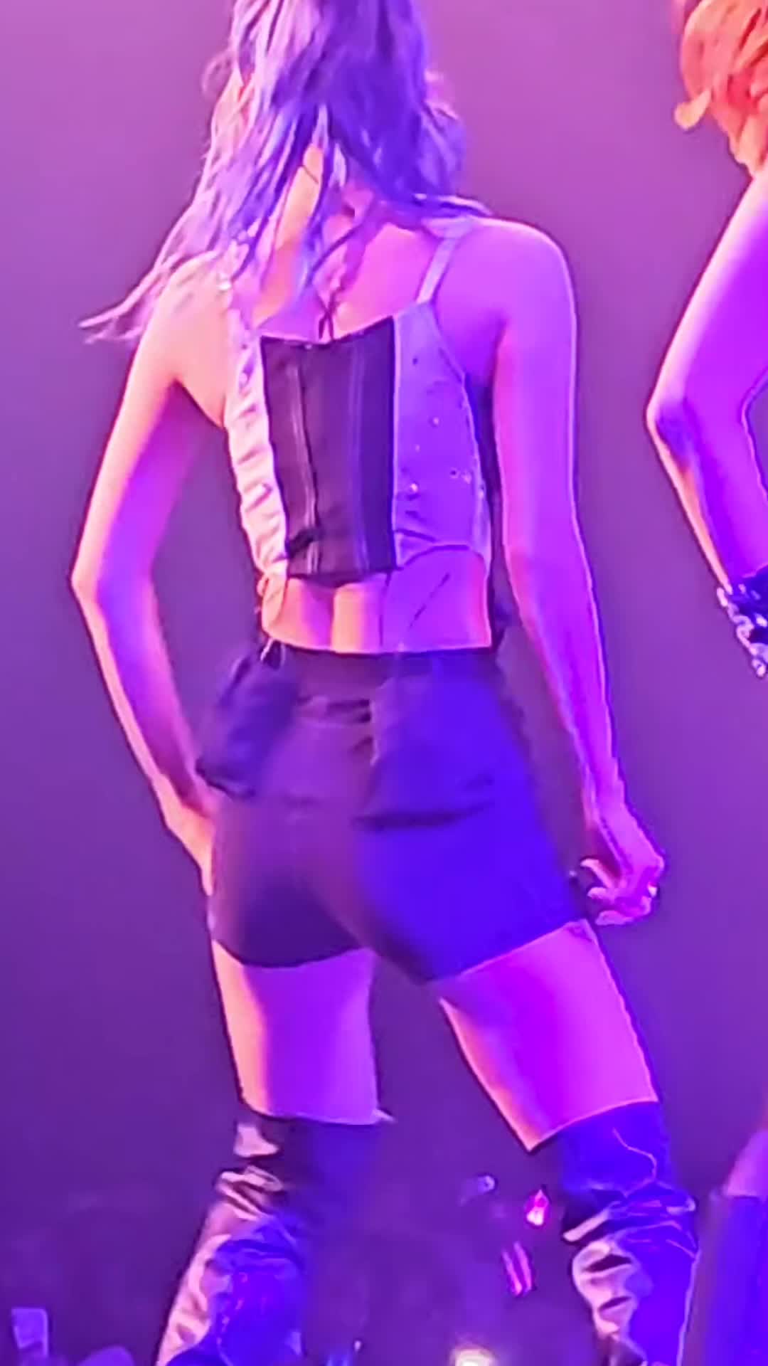 Video 1142557 from Sakura Miyawaki 宮脇 咲良 | LESSERAFIM