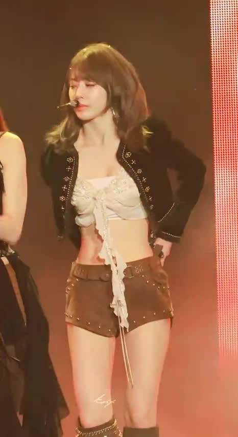 Video 1142561 from Sakura Miyawaki 宮脇 咲良 | LESSERAFIM