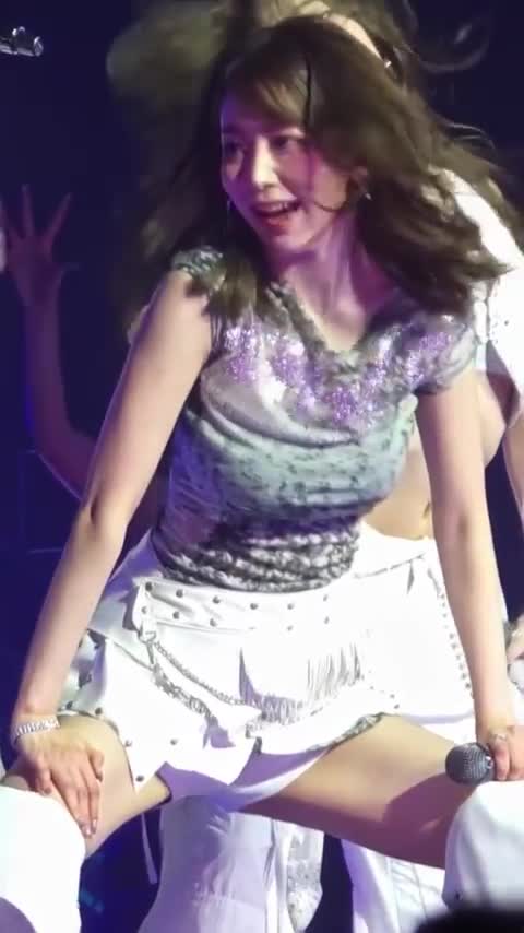 Video 1142563 from Sakura Miyawaki 宮脇 咲良 | LESSERAFIM