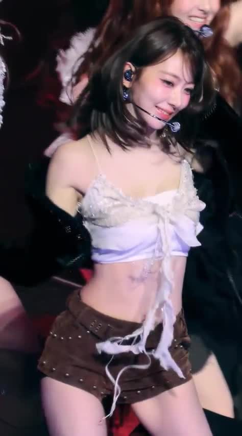 Video 1142566 from Sakura Miyawaki 宮脇 咲良 | LESSERAFIM