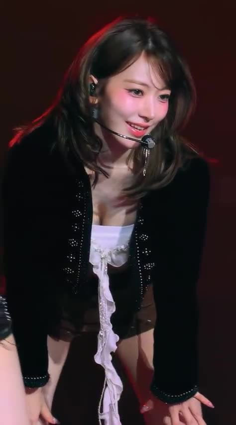 Video 1142567 from Sakura Miyawaki 宮脇 咲良 | LESSERAFIM