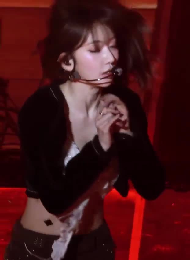 Video 1142571 from Sakura Miyawaki 宮脇 咲良 | LESSERAFIM