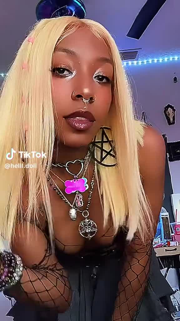 Video 1146470 from Priestess Doll / helll.doll / HelllDoll_