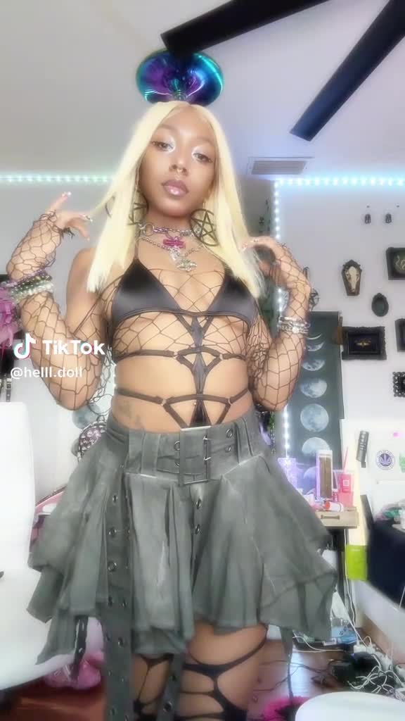 Video 1146472 from Priestess Doll / helll.doll / HelllDoll_