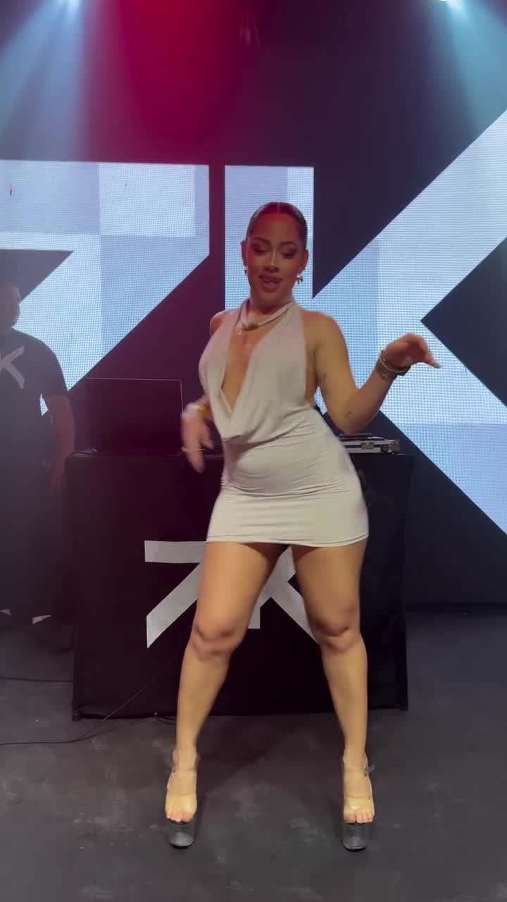 Video 1148437 from Vitoria Kelly (VK)