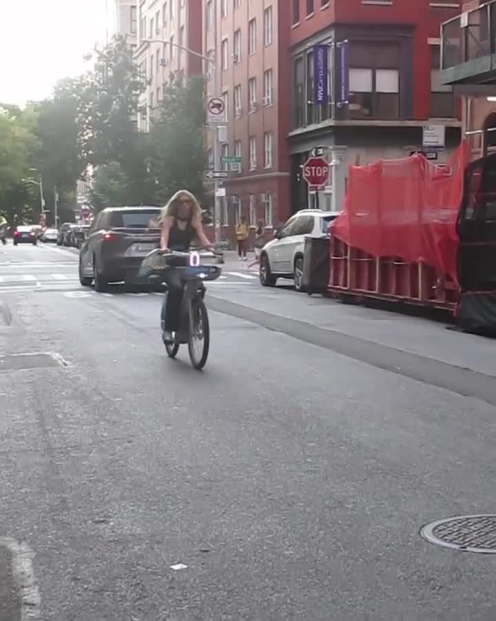 Video 1150936 from Blu DeTiger