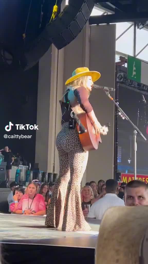 Video 1151073 from Lainey Wilson