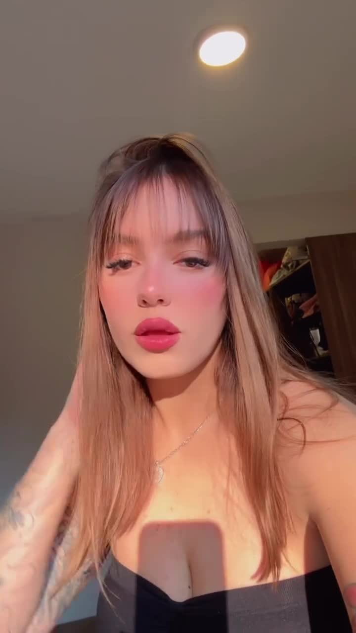 Video 1154788 from Valeria Vidal/ ValeriaViz/ Valeriaalejandravv