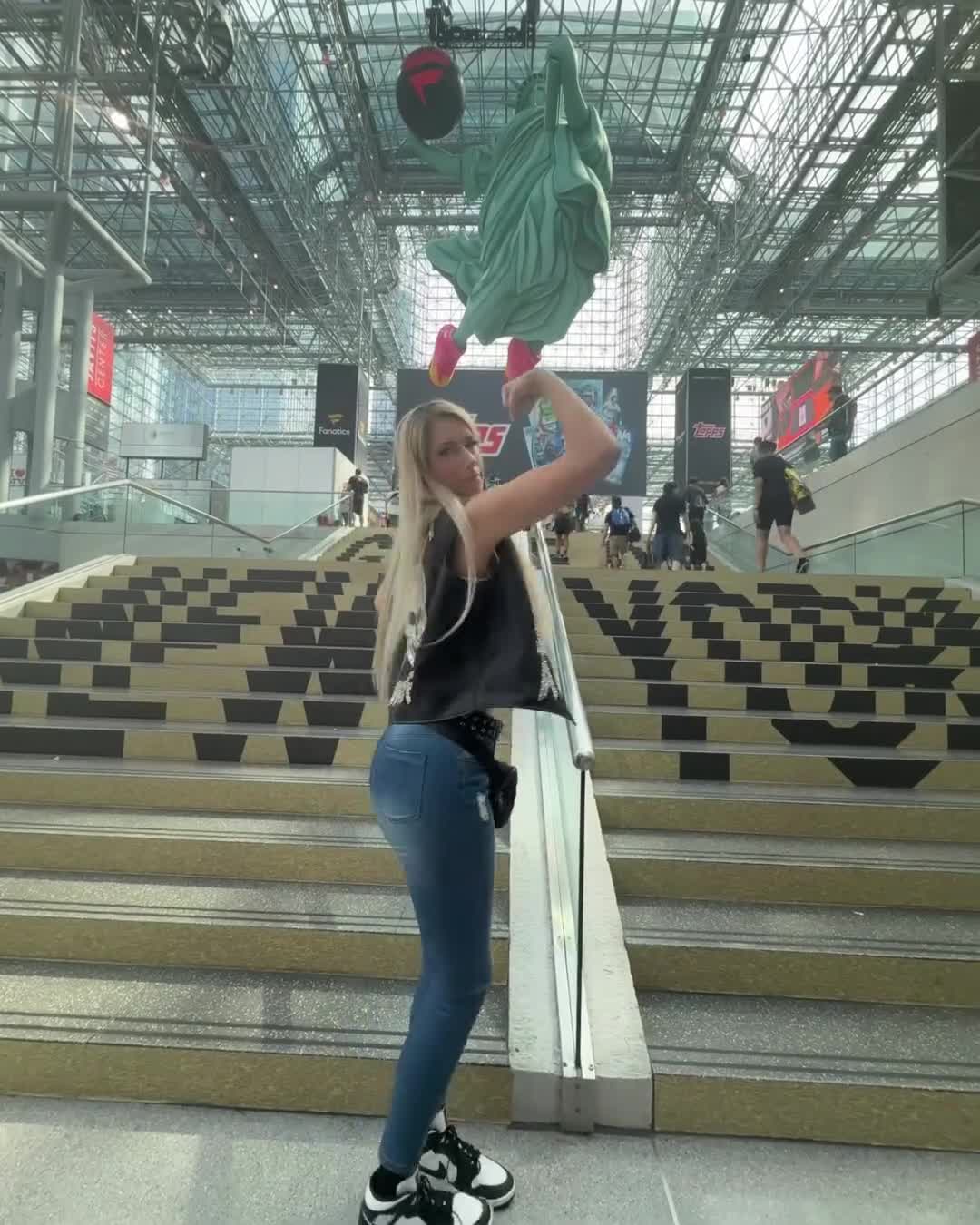 Video 1160352 from Noelle Foley