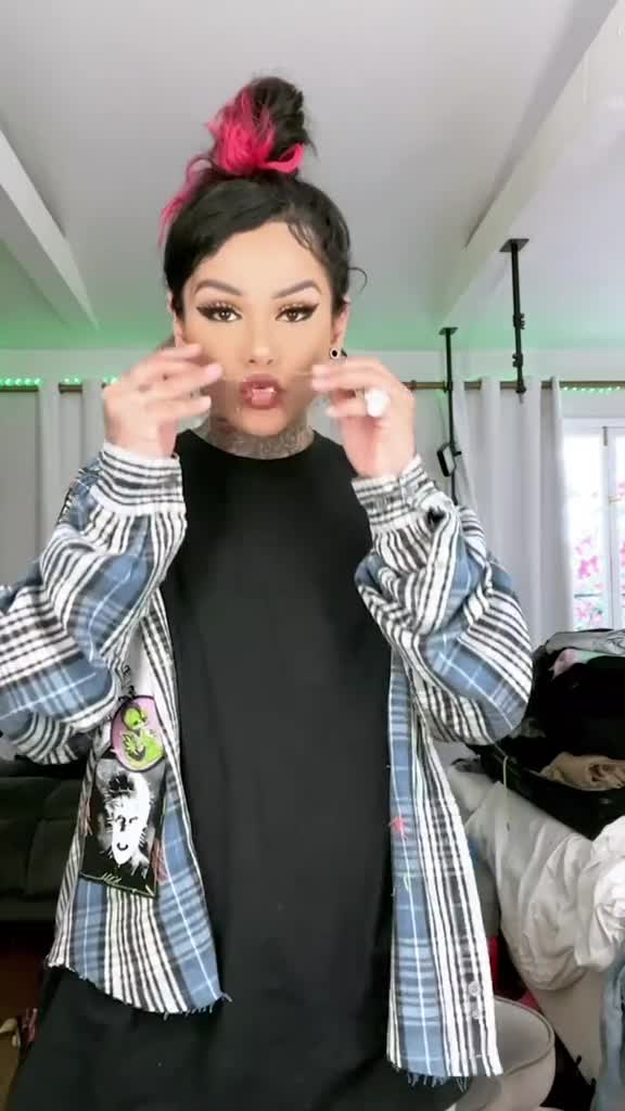Video 1162061 from Snow Tha Product