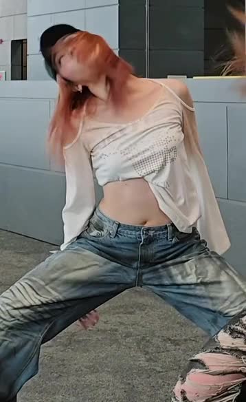 Video 1171017 from Huh Yunjin 허윤진 | LESSERAFIM