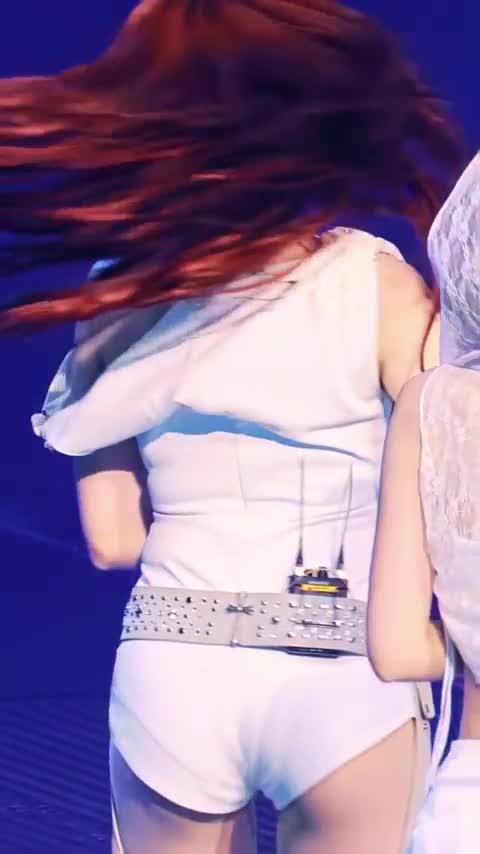Video 1171021 from Huh Yunjin 허윤진 | LESSERAFIM