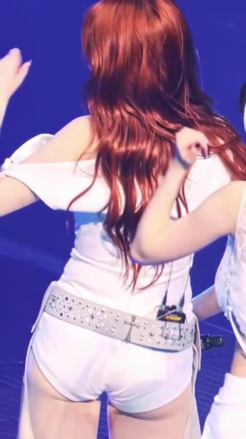 Video 1171022 from Huh Yunjin 허윤진 | LESSERAFIM