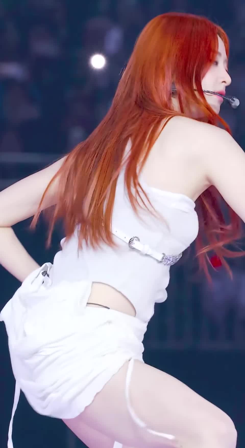 Video 1171038 from Huh Yunjin 허윤진 | LESSERAFIM
