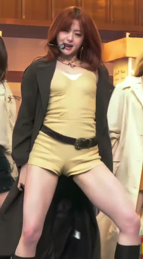 Video 1171039 from Huh Yunjin 허윤진 | LESSERAFIM