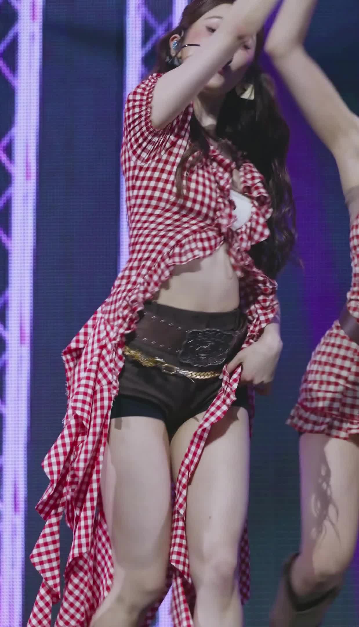 Video 1171042 from Huh Yunjin 허윤진 | LESSERAFIM