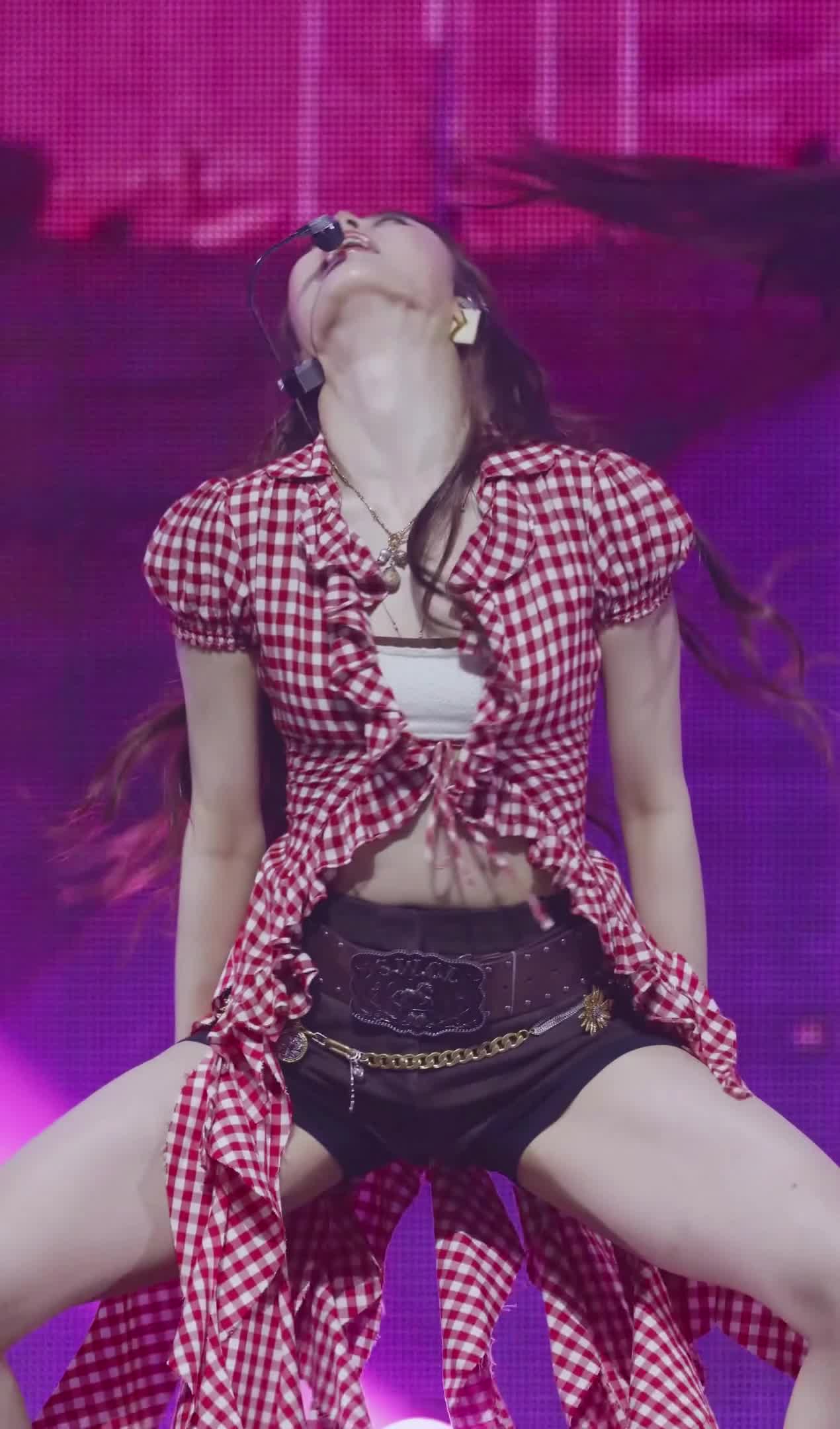 Video 1171053 from Huh Yunjin 허윤진 | LESSERAFIM