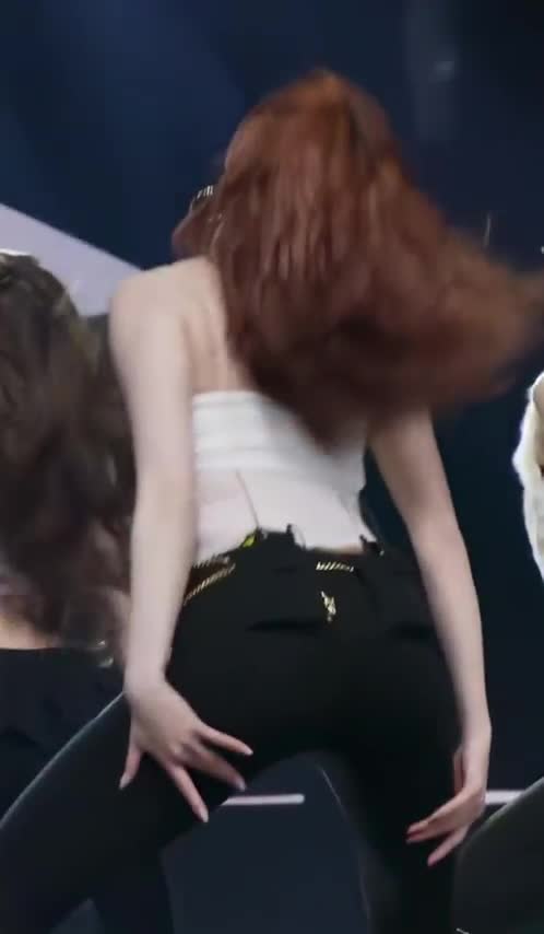 Video 1171076 from Huh Yunjin 허윤진 | LESSERAFIM