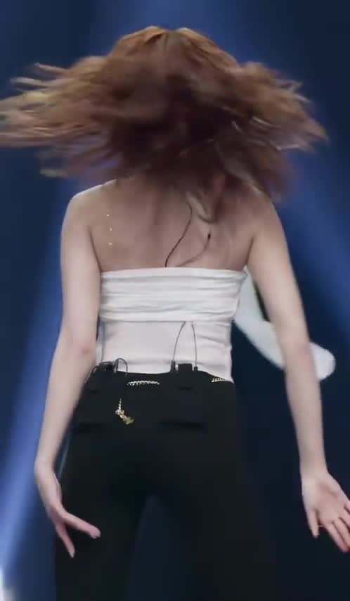 Video 1171077 from Huh Yunjin 허윤진 | LESSERAFIM