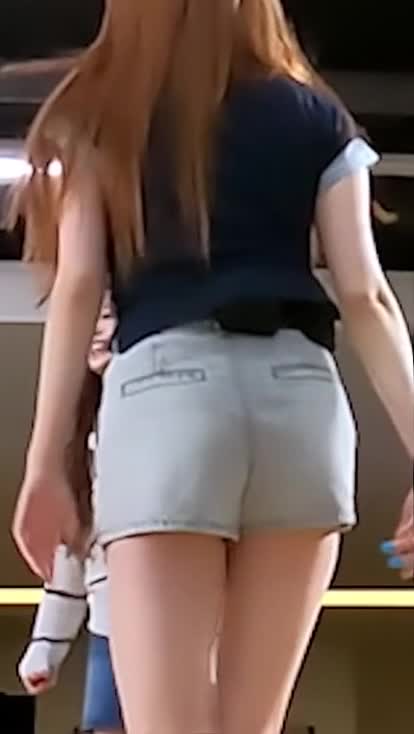 Video 1171086 from Huh Yunjin 허윤진 | LESSERAFIM