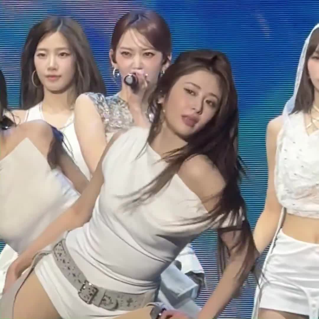 Video 1171089 from Huh Yunjin 허윤진 | LESSERAFIM