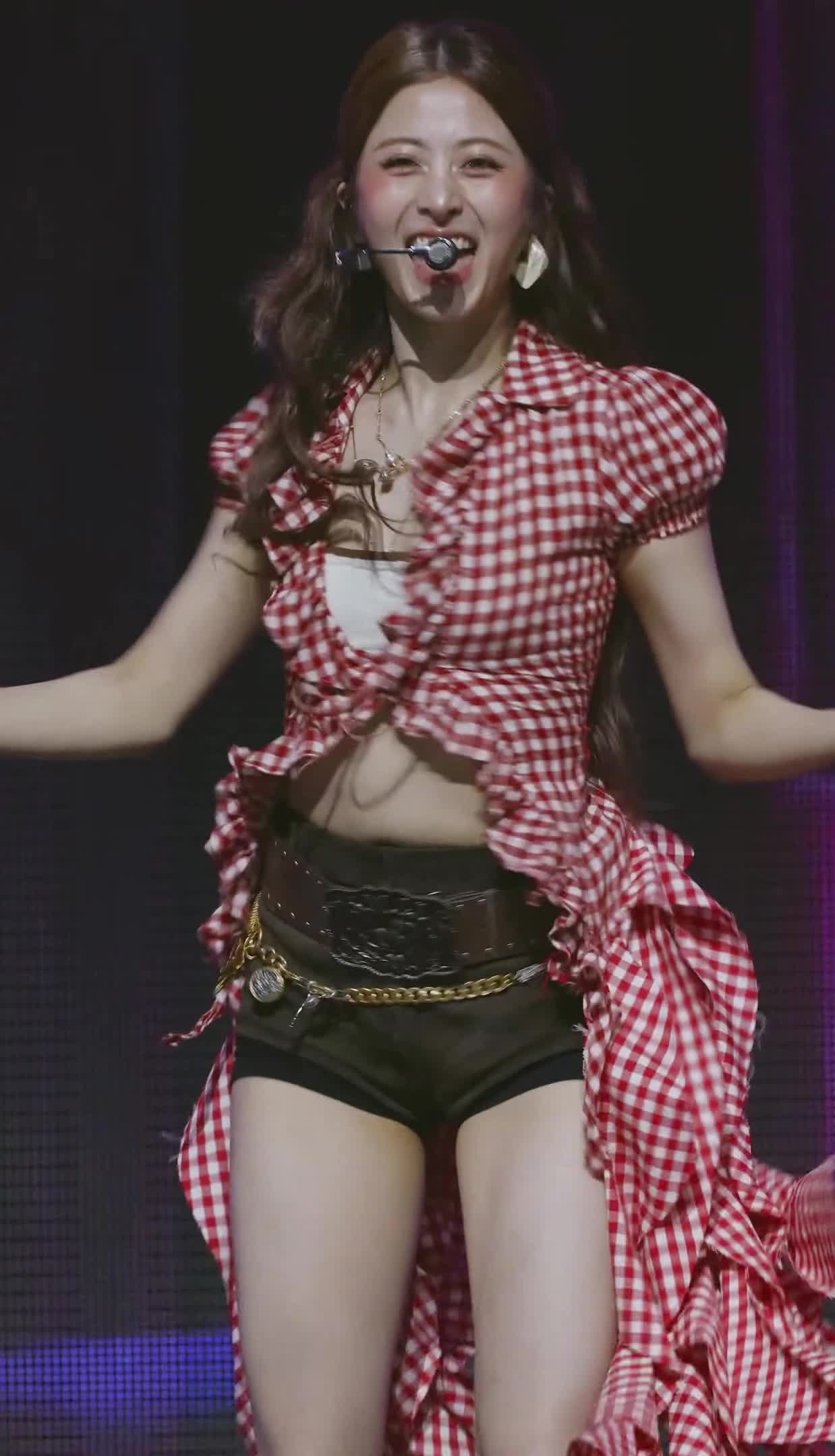 Video 1171093 from Huh Yunjin 허윤진 | LESSERAFIM