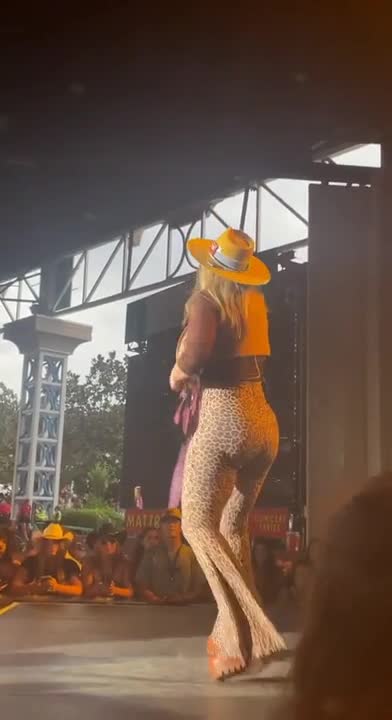 Video 1171130 from Lainey Wilson