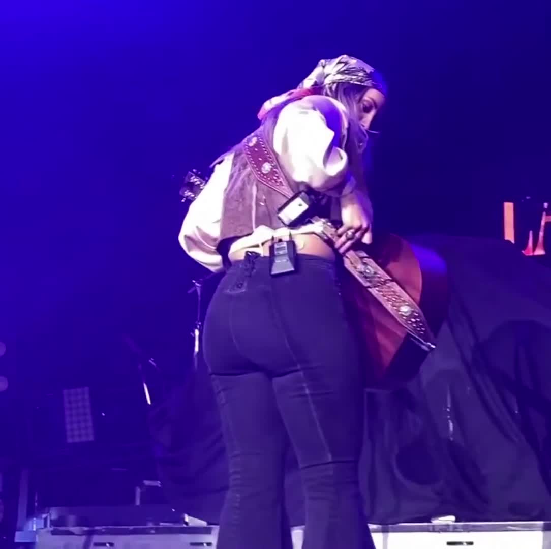 Video 1171129 from Lainey Wilson